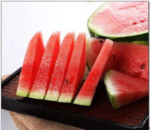 俄乌中国吃瓜,中国网民“吃瓜”热议，各方观点交锋